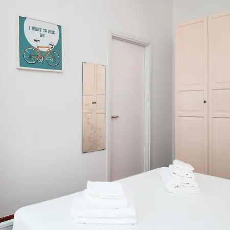 Keys Of Italy - Chiusa 8 - Roomy Apartamento Milão